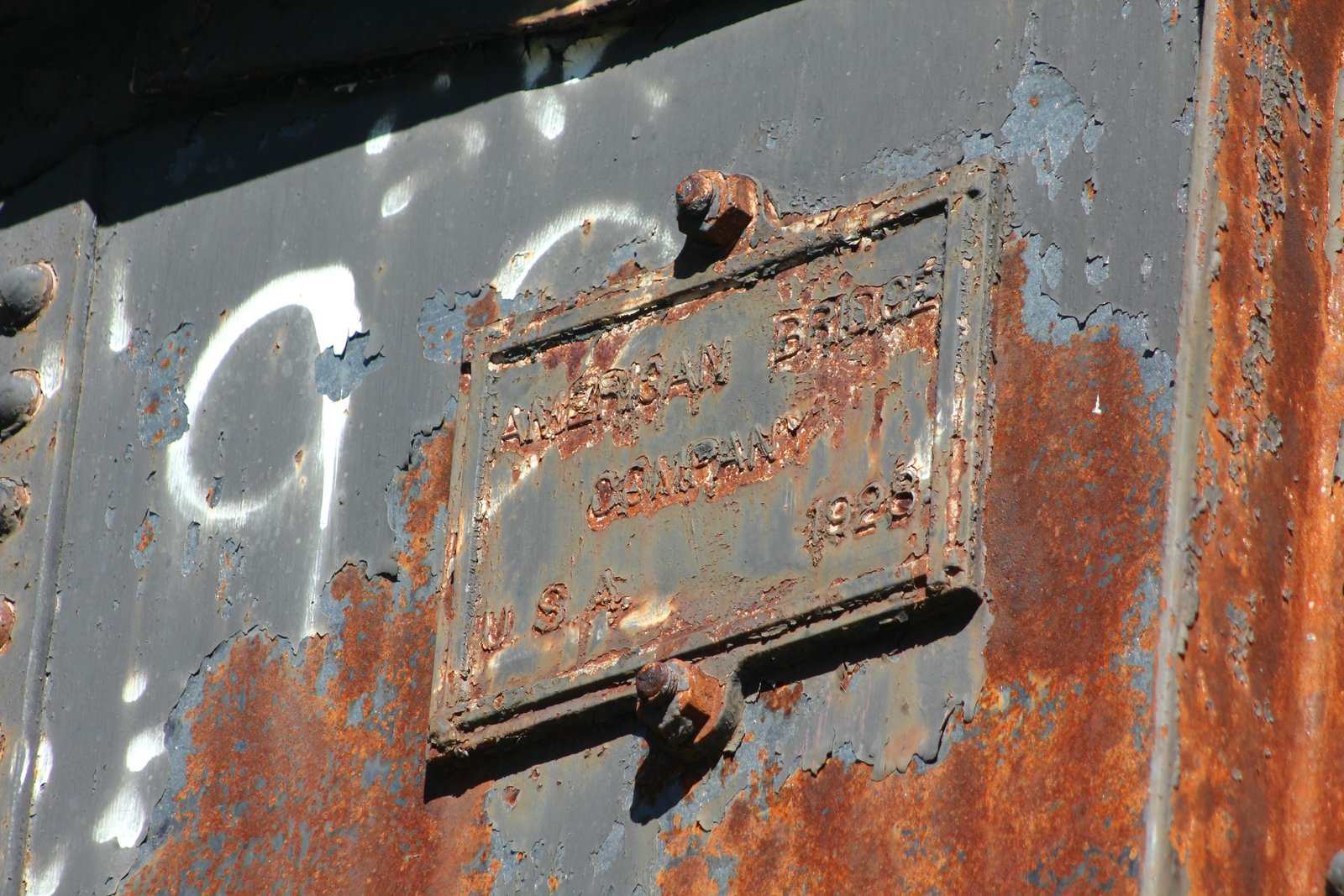 Plaque, main span